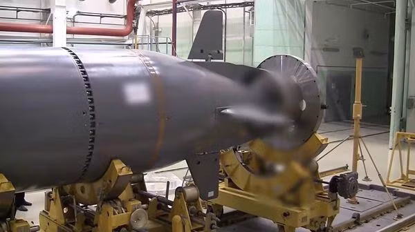 Lợi thế của Poseidon so với các hệ thống tấn công chiến lược cổ điển là hiện tại không có các biện pháp đối phó chuyên dụng tương tự như phòng thủ tên lửa.