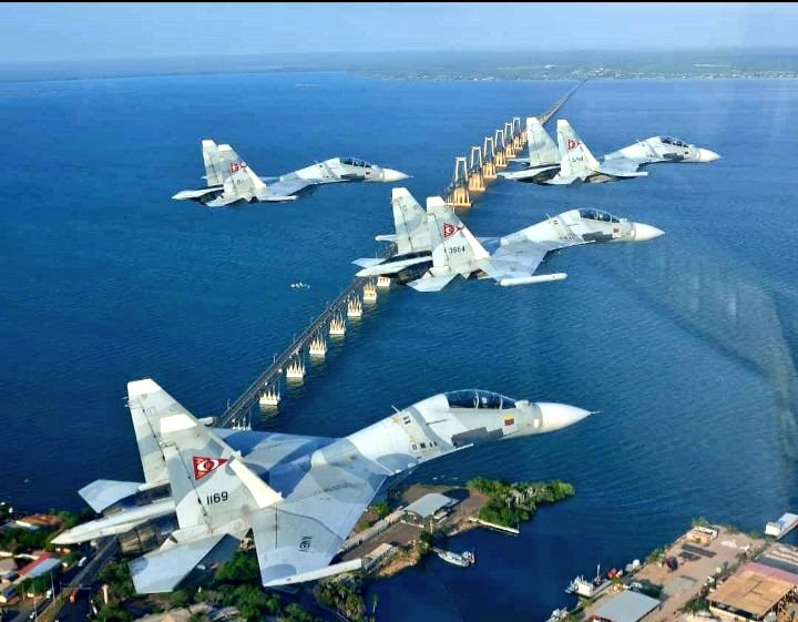 Không quân Venezuela sở hữu 22 tiêm kích Su-30MK2 - loại chiến đấu cơ tương tự như phiên bản Việt Nam đang sở hữu, được tối ưu hóa với mục đích đánh mục tiêu biển rất tốt.