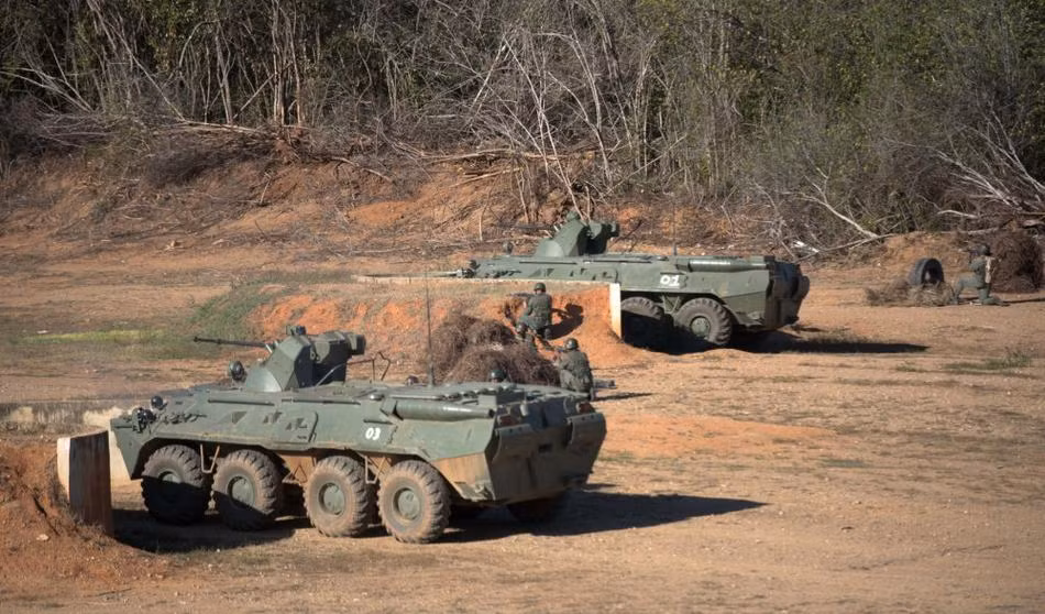 Truyền thông quốc tế cho biết, trong bối cảnh kinh tế của Venezuela hiện nay, việc duy trì một đội quân mạnh nhất Nam Mỹ, rõ ràng là điều phi lý.