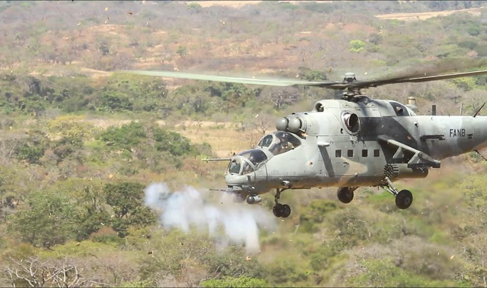 Cuộc tập trận của quân đội Venezuela vừa diễn ra với sự tham gia của nhiều loại vũ khí hiện đại, trong đó có các loại chiến đấu cơ, trực thăng vũ trang và xe tăng.