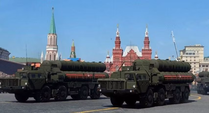 Khi tiểu đoàn ở vị trí tốt nhất nhận được lệnh bắn này, họ lập tức khai hỏa tên lửa đất đối không. Radar điều hướng giúp dẫn tên lửa tới chính xác mục tiêu cần tiêu diệt.