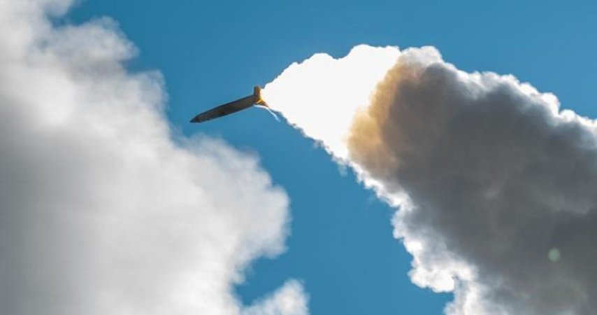 Thời gian để triển khai S-300 là 5 phút. Các tên lửa phòng không S-300 được đặt trong những ống kim loại kín và không cần bảo trì trong suốt quá trình sử dụng.