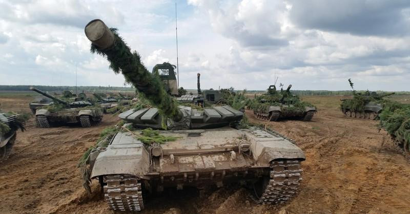 T-14 Armata là một loại xe tăng chủ lực thế hệ thứ tư sở hữu khả năng cơ động tốt, bọc giáp chắc chắn cùng hệ thống hỏa lực mạnh mẽ được điều khiển bằng số hóa.