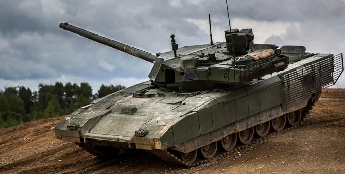 Lô tăng T-14 Armata đầu tiên sẽ được trang bị cho Trung đoàn xe tăng cận vệ số 1 thuộc Sư đoàn cơ giới hóa cận vệ số 2 mang tên Tamanskaya đồn trú ở ngoại vi Thủ đô Matxcơva và một phần ở Quân khu Phía Tây Nga.