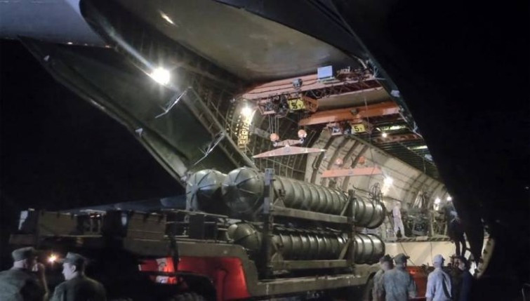 Theo các chuyên gia quân sự, rất có thể quân đội Israel đã sử dụng các biện pháp áp chế điện tử để khiến hệ thống radar của tổ hợp S-300 và S-400 bị "mù tạm thời".