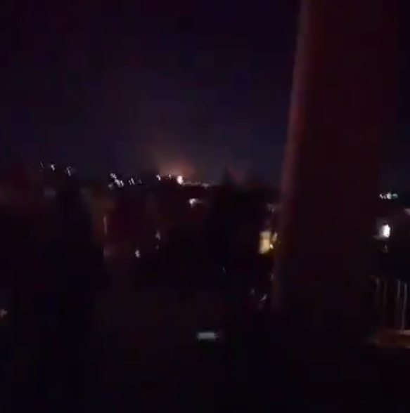 Điều đáng nói là dù trong lãnh thổ Syria, hiện đang có cả tổ hợp phòng không S-300, cùng với các tổ hợp phòng không S-400 được Nga đóng tại đây, nhưng tất cả đều không có phản ứng.