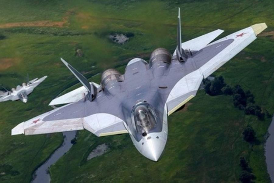 Su-57 lần đầu tiên bay trên bầu trời vào tháng 1-2010. Tới tháng 12-2020, Lực lượng Hàng không Vũ trụ Nga đã nhận được một lô máy bay Su-57 đầu tiên, gồm 10 chiếc.