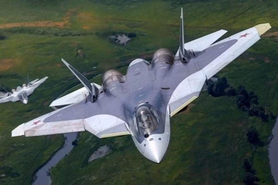 Su-57 lần đầu tiên bay trên bầu trời vào tháng 1-2010. Tới tháng 12-2020, Lực lượng Hàng không Vũ trụ Nga đã nhận được một lô máy bay Su-57 đầu tiên, gồm 10 chiếc.