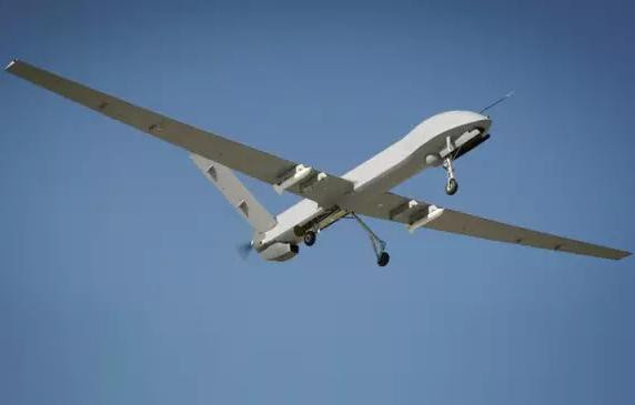 CH-4 có hệ thống điều khiển dành cho hai người, được hỗ trợ không chỉ từ camera trên máy bay mà còn cả từ vệ tinh.