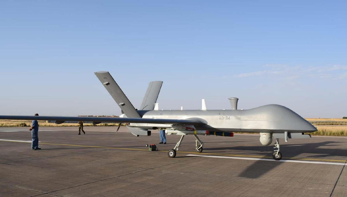 Liên quân do Arab Saudi dẫn đầu đã tiến hành cuộc chiến chống Houthi ở Yemen nhằm khôi phục chính quyền của Hadi. Tuy nhiên, với sự hậu thuẫn của Iran, phiến quân Houthi đã gây nhiều thiệt hại cho liên quân của Arab Saudi.