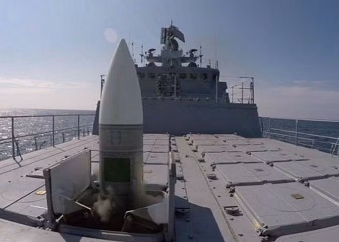 Thông tin nói trên được Tổng giám đốc Tập đoàn đóng tàu thống nhất - ông Alexei Rakhmanov cho biết trong một cuộc trả lời phỏng vấn hãng thông tấn RIA Novosti, như vậy sau nhiều tranh cãi thì số phận con tàu đã được quyết định