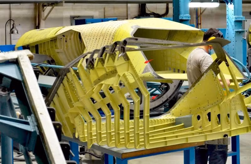 Theo Sina, yêu cầu như vậy chỉ có thể được thực hiện bằng vật liệu composite, công nghệ sản xuất nói trên đang nằm trong tay Mỹ, Nhật Bản, một số nước châu Âu và nhiều công ty đến từ Trung Quốc.