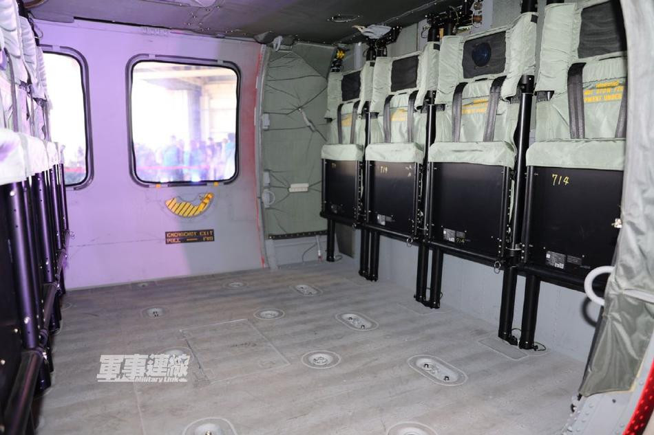 Ngoài ra, hệ thống thông tin liên lạc cũng được cải tiến, cho phép chiếc trực thăng liên lạc được qua các kênh vệ tinh khác nhau, đảm bảo thông tin không bị gián đoạn trong mọi điều kiện thời tiết và địa hình. Nguồn ảnh: Sina.