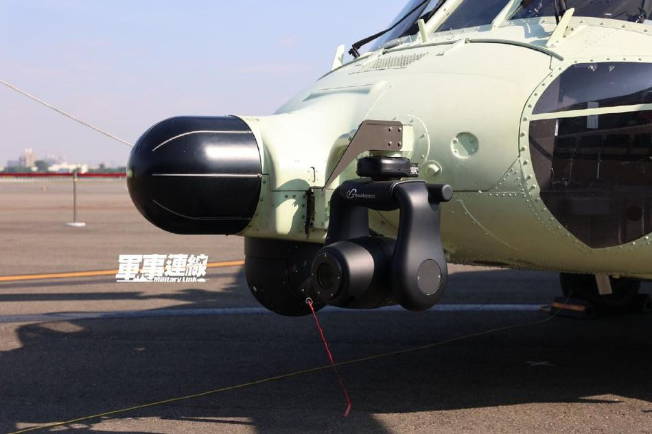 Phiên bản trực thăng Black Hawk hạng nặng vừa được Mỹ cho ra mắt có tên mã UH-60M được coi là bản nâng cấp lớn nhất của dòng trực thăng đa dụng "Ó Đen" đã có thâm niên gần 50 năm phục vụ trên khắp thế giới. Nguồn ảnh: Sina.