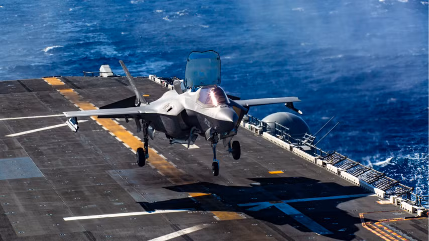 Cuộc đua tìm kiếm xác chiếc F-35B hiện vẫn chưa tới hồi kết, bản thân Anh và Mỹ dù biết chính xác vị trí chìm của chiếc tiêm kích này, cũng rất khó để tiến hành trục vớt, do chiếc máy bay được cho là đang nằm ở độ sâu hàng trăm mét dưới lòng biển.