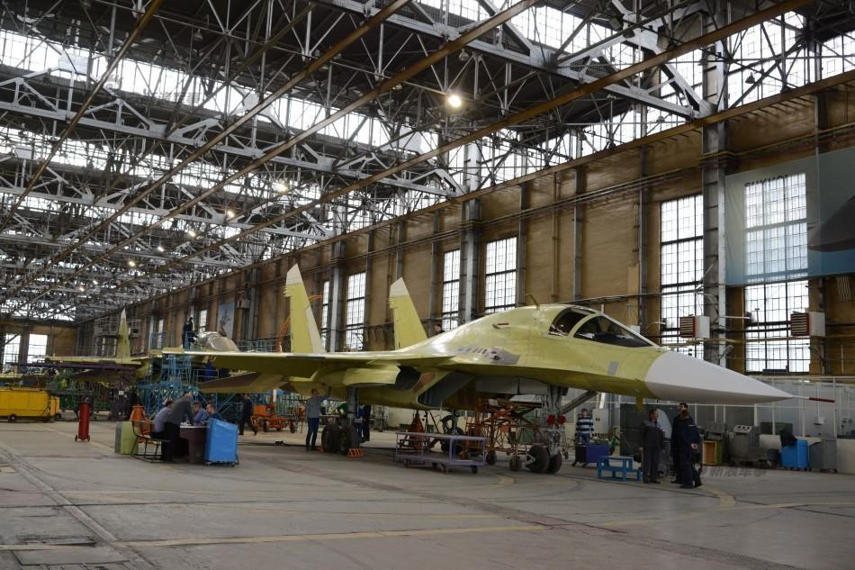 Algeria đã bị ấn tượng mạnh với những gì Su-34 thể hiện trên chiến trường Syria, khi bộc lộ đầy đủ các phẩm chất xuất sắc. Phiên bản xuất khẩu chỉ khác so với Su-34M dành cho Lực lượng Hàng không Vũ trụ Nga ở hệ thống liên lạc và nhận dạng địch - ta.