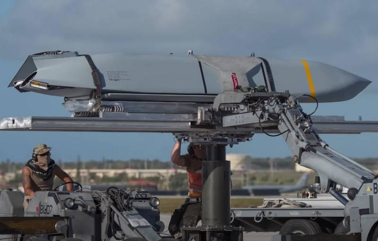 "Các cuộc tập trận trên Biển Đen trong những năm gần đây đã làm nổi bật vai trò mới của máy bay ném bom siêu thanh trong việc thực hiện một cuộc tấn công hạm đội kẻ thù", tạp chí Forbes cho biết.