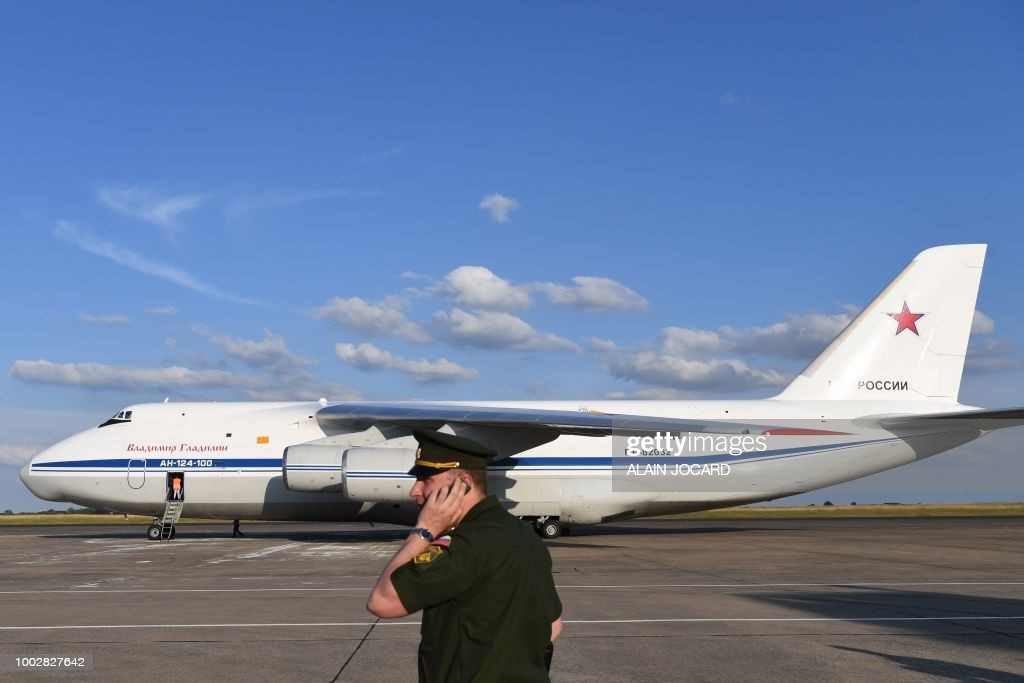 Không quân Vũ trụ Nga hiện tại chỉ đang sở hữu 12 máy bay vận tải An-124 trong biên chế cùng với 14 chiếc khác trong kho dự trữ. Ngoài ra, hãng hàng không Volga-Dnepr của Nga cũng đang sở hữu 12 vận tải cơ loại này.