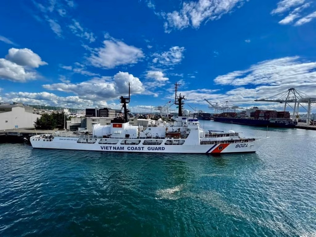 Đây là chiếc tàu tuần duyên lớp Hamilton thứ hai mà Mỹ bàn giao cho Việt Nam. Hiện tại, tàu đang neo đậy ở Seattle (Washington). Trước đó, người phát ngôn Bộ Ngoại giao Mỹ cho biết, tàu sẽ được bàn giao cho phía Việt Nam vào cuối tháng 5.