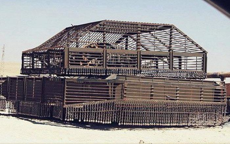 Quân đội Ukraine trong khuôn khổ cuộc tập trận đã tiến hành bắn thử hệ thống tên lửa chống tăng Javelin của Mỹ, đối tượng mang ra kiểm tra là một chiếc xe tăng, trên tháp pháo có lắp tấm che bảo vệ.