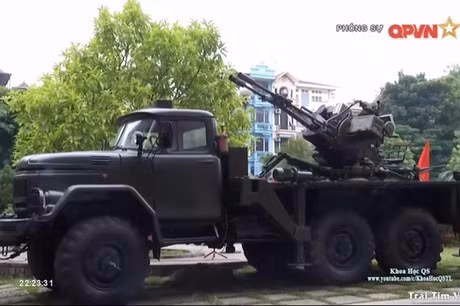 Theo truyền thông trong nước, khẩu pháo ZU-23-2 được Việt Nam đặt trên khung gầm xe tải KamAZ 43118 và M548.