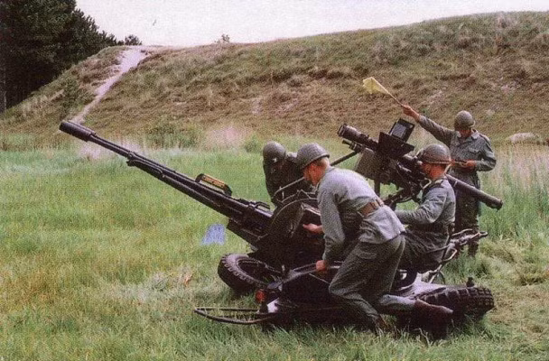 Ngoài ra, việc tăng khả năng cơ động cho ZU-23-2 còn giúp kíp chiến đấu có thể phản ứng kịp thời với những thay đổi trên chiến trường, di chuyển trận địa hoặc đổi hướng phòng thủ một cách hiệu quả.