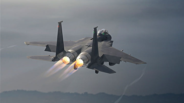 Nhưng tiêm kích Su-35 lại có lợi thế khác, đó là diện tích phản xạ radar (RCS) của nó thấp hơn F-15EX do được làm bằng vật liệu composite đặc biệt, khiến ưu điểm radar AESA trên tiêm kích Mỹ bị giảm sút phần nào.