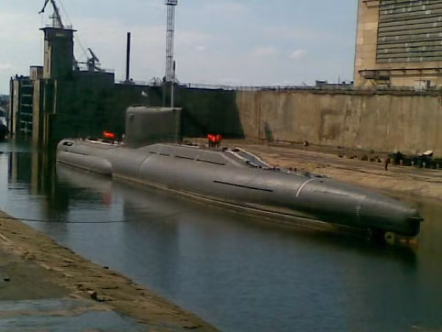 Điểm khác biệt giữa Sarov và Kilo là tàu được bổ sung một lò phản ứng hạt nhân cỡ nhỏ, đóng vai trò như một máy phát điện bổ sung, đây là sự kết hợp đầy tính sáng tạo.