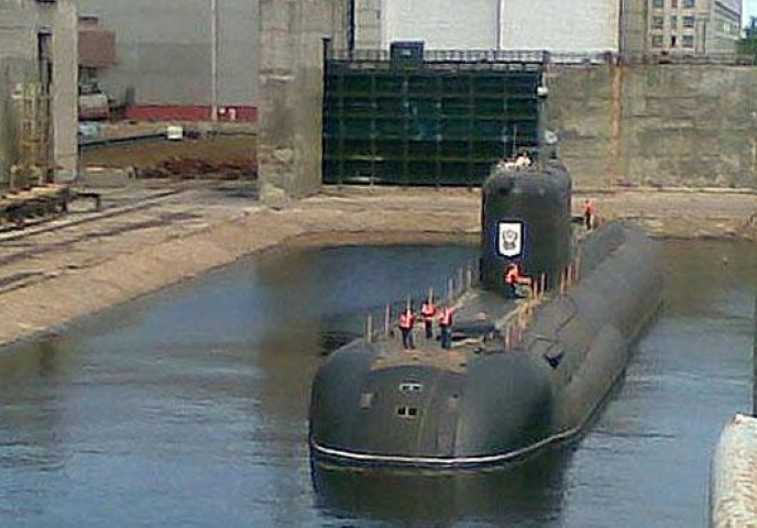 Chiếc tàu ngầm bí ẩn này được cho là chính thức đi vào biên chế từ năm 2009 với vai trò một mẫu thử nghiệm công nghệ, một số nguồn lại cho rằng nó được sử dụng để thu thập tin tức tình báo.