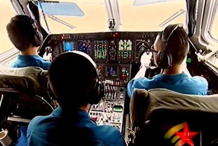 Có thể thấy mức độ hiện đại của máy bay cảnh báo sớm KJ-500 là quá tốt khi nó đã thay thế được gần như mọi đồng hồ cơ học thành đồng hồ điện tử hiển thị bên trong màn hình.