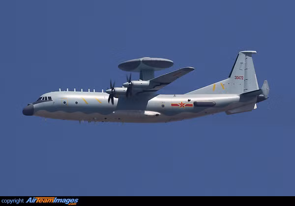 Mới đây, trên sóng truyền hình quốc gia, những hình ảnh hiếm hoi bên trong khoang lái của chiếc máy bay cảnh báo sớm này đã được tiết lộ.