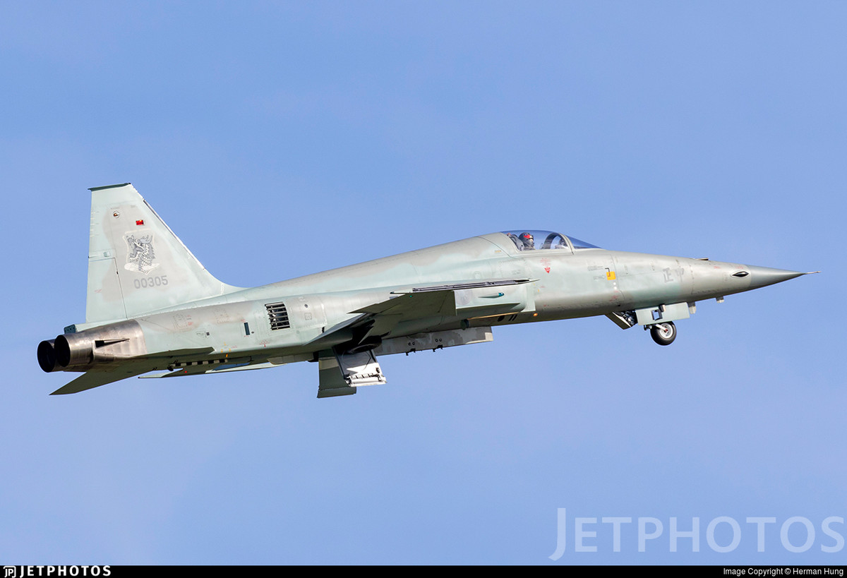 Tới nay, dù phi đội tiêm kích F-5E của Đài Loan vẫn liên tục được nâng cấp, tuy nhiên do tuổi đời đã lâu, thời gian phục vụ rất nhiều, khiến dàn tiêm kích này dần trở nên lạc hậu.