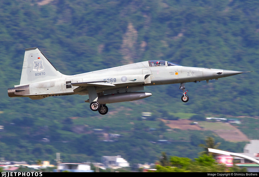 Phi công họ La sau đó đã được tìm thấy vào lúc 16:22 khi đang trôi dạt trên biển, viên phi công này sau đó đã được đưa tới bệnh viện nhưng được thông báo là không qua khỏi.