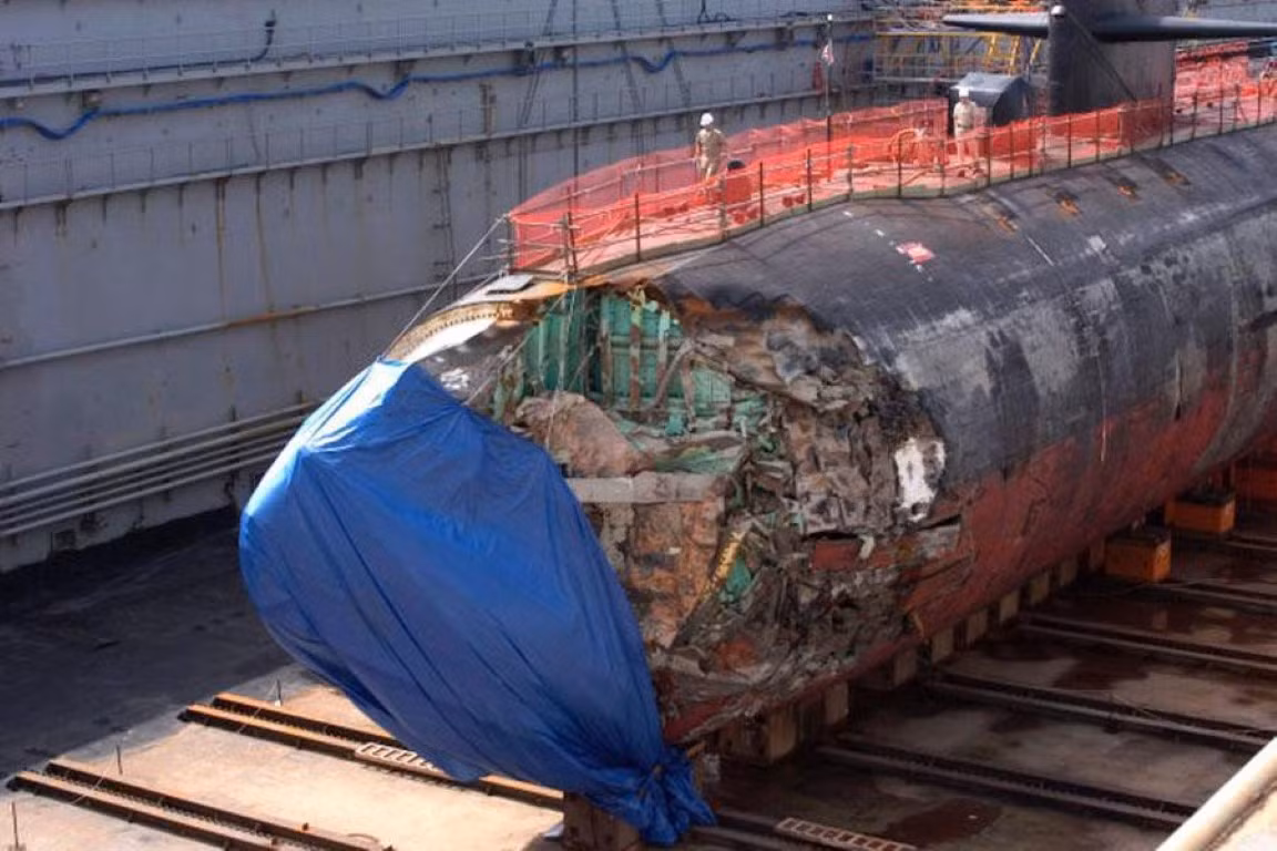 Lắp ráp hai nửa thân tàu ngầm là công trình đầu tiên trong lịch sử hiện đại của Naval Group. Nhưng trên thế giới, Hải quân Mỹ đã làm điều tương tự khi thay thế mũi tàu USS San Francisco bị hư hỏng, mắc cạn gần đảo Guam vào năm 2005 bằng mũi tàu USS Honolulu.