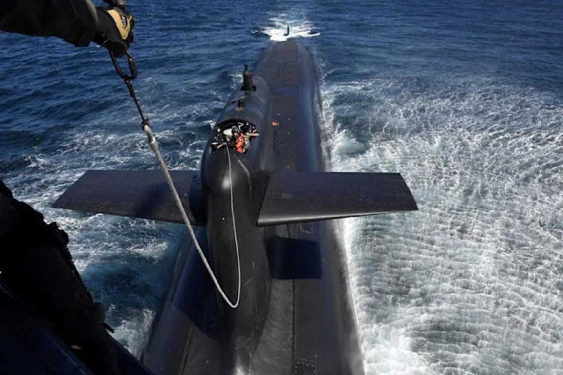 Phần trước của tàu ngầm Saphir có cấu trúc ổn định và các quan chức Pháp xác định nó có thể được kết hợp với phần sau của Perle để tạo thành một tàu ngầm tấn công mới