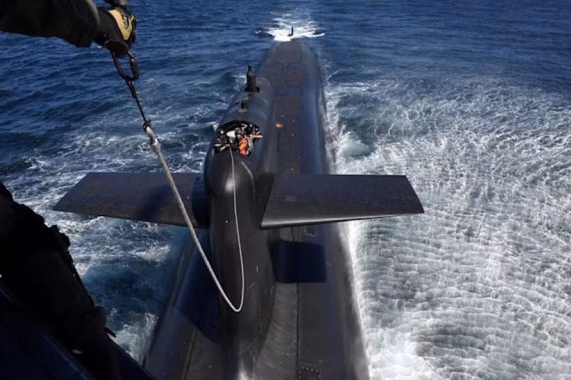 Phần trước của tàu ngầm Saphir có cấu trúc ổn định và các quan chức Pháp xác định nó có thể được kết hợp với phần sau của Perle để tạo thành một tàu ngầm tấn công mới