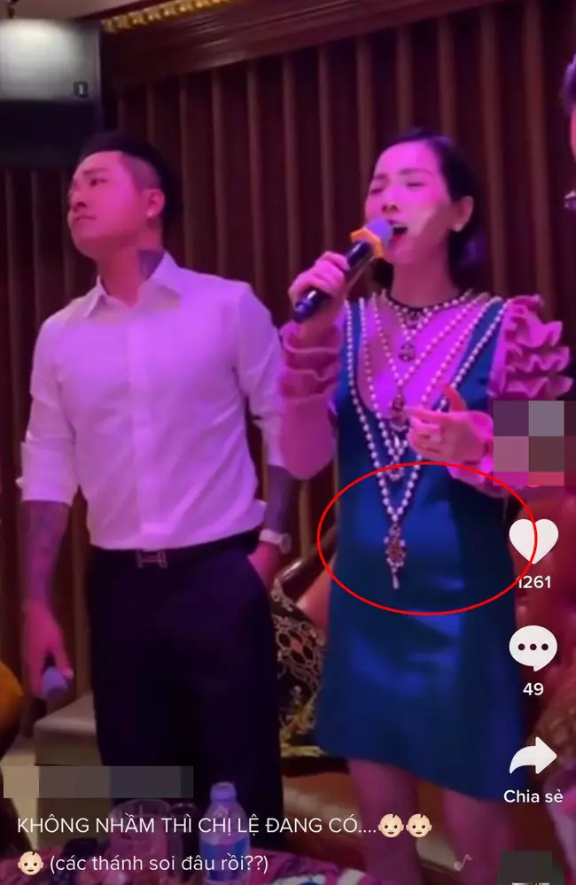Le Quyen khoe mui bung cang det o tuoi 40-Hinh-4
