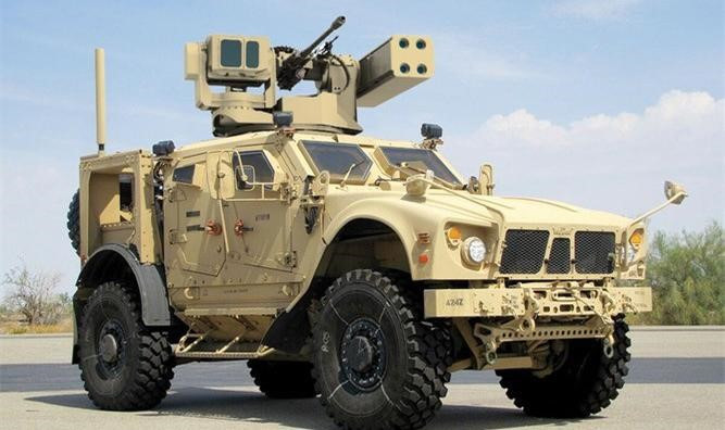 Ngoài ra, xe cũng có thể trang bị được cả tên lửa chống tăng Javelin hoặc TOW hoặc tên lửa phòng không Stinger.