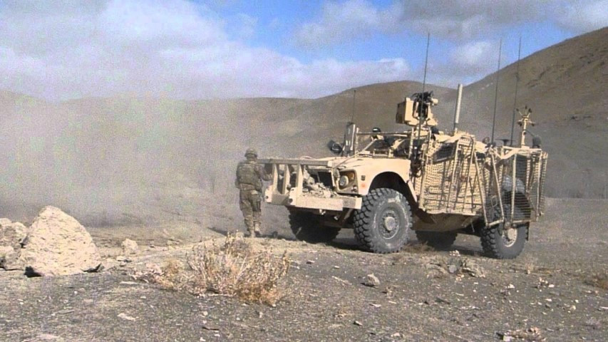 Ngoài việc chở người, L-ATV còn có khả năng chở được tối đa 2.000 kg hàng hóa ở thùng sau xe.