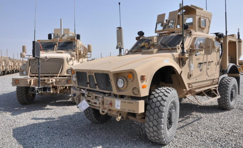 Đã có một số xe thiết giáp L-ATV được nhìn thấy cháy đen trong khuôn viên đại sứ quán Mỹ tại Kabul. Một số chiếc khác thì bị đặt thuốc nổ phá hủy.,