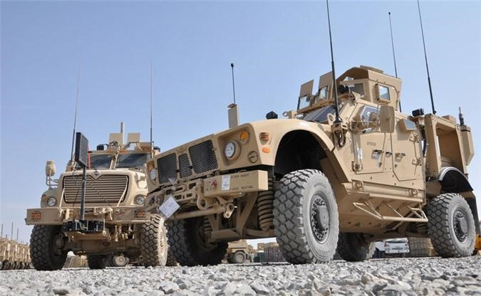 Oshkosh Defence bắt đầu chế tạo L-ATV từ năm 2011, sau khi Bộ Quốc phòng Mỹ đặt hàng một mẫu thiết giáp kháng mìn có thể hoạt động tốt ở địa hình hiểm trở với đường sá chất lượng kém ở Afghanistan.