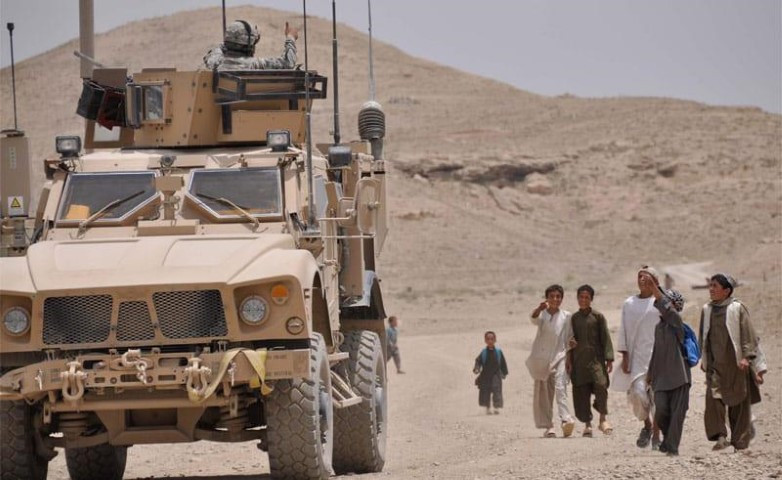 Xe được trang bị hệ thống giáp phức hợp với sự kết hợp giữa gốm, composite và thép giúp cho khả năng bảo vệ binh sĩ khỏi đạn súng trường, súng máy hạng nhẹ và cả mảnh văng đạn pháo.