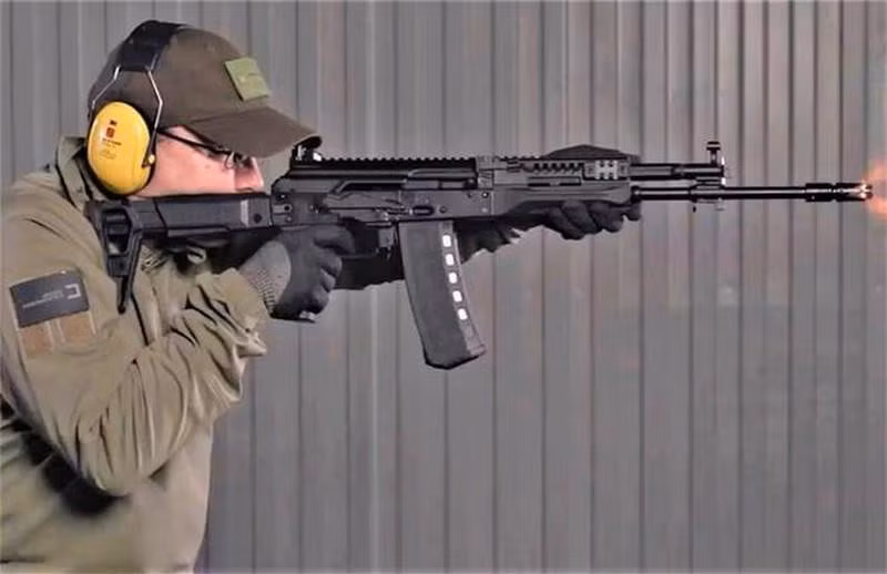 Đầu giảm giật của AK-19 cũng được thiết kế lại giúp cho súng có độ giật ít hơn, từ đó tăng thêm độ chính xác.