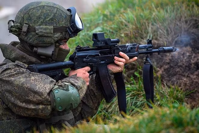 Hãng Kalashnikov của Nga giới thiệu mẫu súng trường tấn công AK-19 sử dụng đạn chuẩn NATO, dự kiến dòng súng này sẽ trở thành vũ khí cá nhân chủ lực xuất khẩu sang một số quốc gia NATO vốn ưa thích sự hoạt động bền bỉ của dòng súng AK.