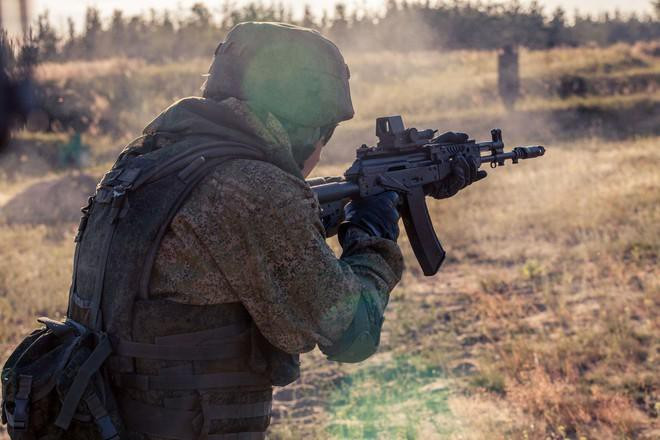 Hiện nhiều quốc gia NATO vẫn đang biên chế dòng súng trường tấn công M-16 và M-4 do Mỹ sản xuất. Việc Nga chính thức cho ra mắt dòng súng AK sử dụng đạn tiêu chuẩn 5,56mm NATO được dự báo sẽ lấn át các dòng súng trường tấn công của Mỹ vốn có chi phí sản xuất cao, và rất nhạy cảm với môi trường bụi bẩn.