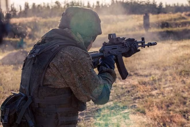 Hiện nhiều quốc gia NATO vẫn đang biên chế dòng súng trường tấn công M-16 và M-4 do Mỹ sản xuất. Việc Nga chính thức cho ra mắt dòng súng AK sử dụng đạn tiêu chuẩn 5,56mm NATO được dự báo sẽ lấn át các dòng súng trường tấn công của Mỹ vốn có chi phí sản xuất cao, và rất nhạy cảm với môi trường bụi bẩn.