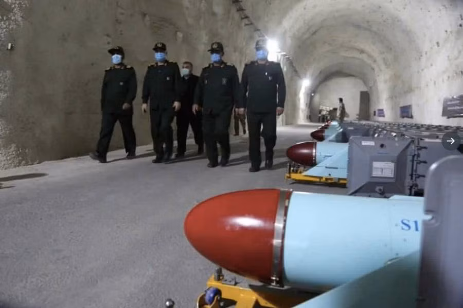 “Căn cứ đó là một trong vài nơi cất giữ các tên lửa chiến lược của hải quân thuộc IRGC. Nó sẽ góp phần tăng cường sức mạnh răn đe của Iran và bảo vệ sự toàn vẹn lãnh thổ, độc lập của đất nước, cũng như các thành tựu của cuộc Cách mạng Hồi giáo trước bất kỳ kẻ thù tiềm tàng nào đe dọa gây hấn”, tướng Salami tuyên bố.