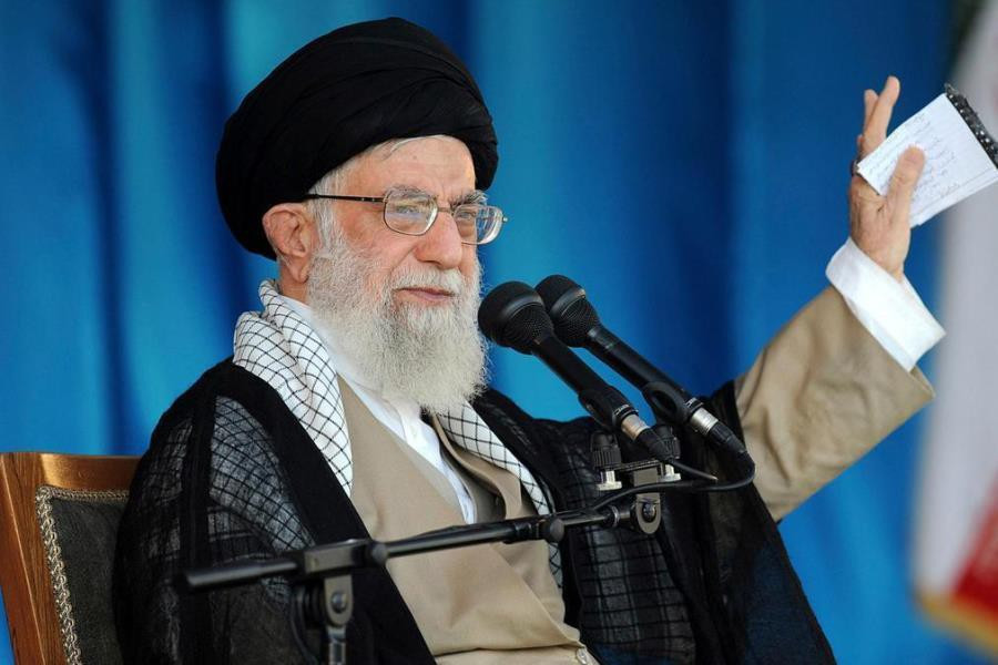 Lãnh tụ tối cao Iran, Ali Khamenei, ngày 8-1 tuyên bố rằng, thế hệ tên lửa mới của Lực lượng phòng không Iran có thể bắn hạ mọi máy bay Mỹ xâm phạm không phận.