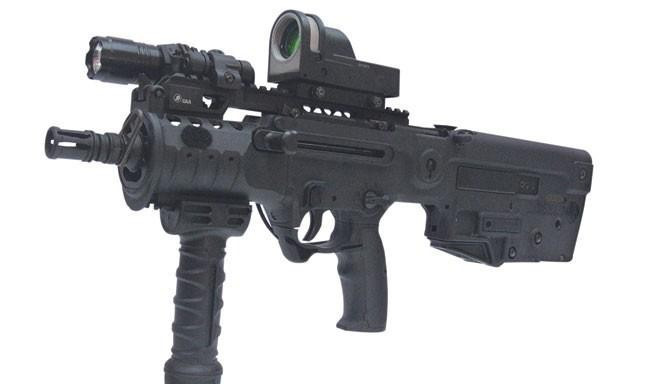 CTAR-21 nhẹ hơn và chiều dài nòng súng cũng ngắn hơn, được chế tạo chủ yếu dành cho lực lượng biệt kích. Súng nặng 3,18 kg. Chiều dài tổng 640 mm, chiều dài nòng súng 380 mm.