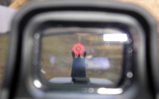 Trong số này có súng trường tiến công TAR-21 do Israel sản xuất, đây được coi là một trong số những dòng súng trường tấn công hiện đại nhất thế giới hiện nay.